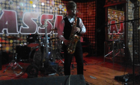 В одній шафі вмістилися 17 поетів і прозаїків, 7 музикантів і 6 гуртів