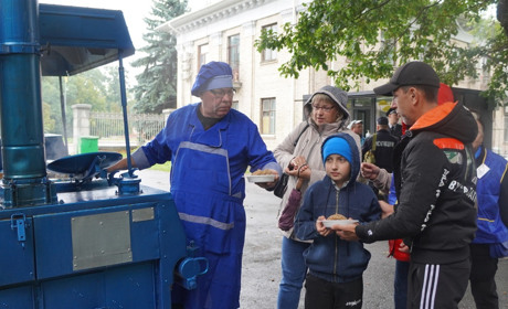 У День Переяслава правоохоронці частували містян поліцейською кашею з польової кухні: ФОТО