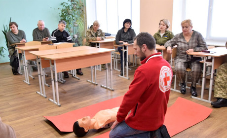 Медицина, стрільба та патріотичне виховання: у Жмеринці навчають по-новому «Захисту України»
