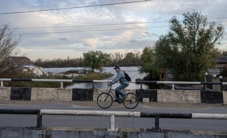 На трасі Херсон-Миколаїв обмежили рух через атаки російських дронів