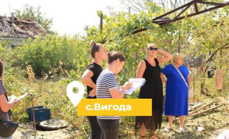 У Вигодянській ОТГ після ворожого обстрілу, який пошкодив 20 осель, люди отримують грошову допомогу