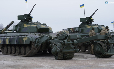 До кордону з Кримом перекинуть важку бойову техніку