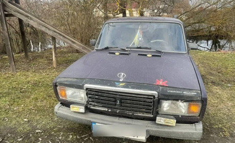 В Ізяславі поліцейські оперативно повернули власнику викрадений автомобіль