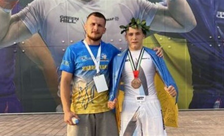 Пообіцяв у наступному році взяти реванш: на Шепетівщині ліцеїста зустріли оплесками