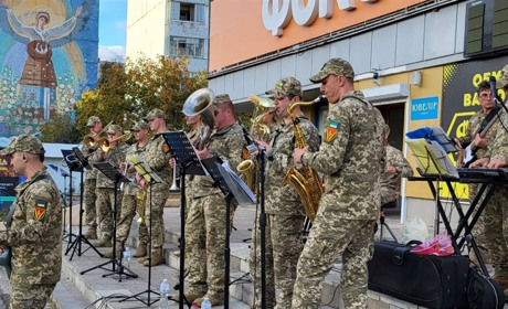 Богам війни потрібні очі. Южноукраїнці збирали донати на дрон артилеристам. Фото, відео