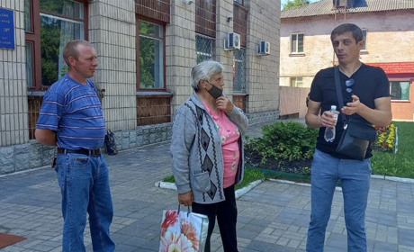 Розорані пасовища знову привели селян у Білопілля. Один із протестувальників оголосив голодування