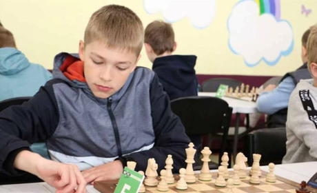 Юний шахіст Давид Левченко з Переяслава на Чемпіонаті Київщини зіграв проти півсотні суперників