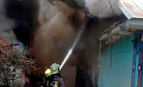 На Звягельщині рятувальники врятували оселю від знищення вогнем