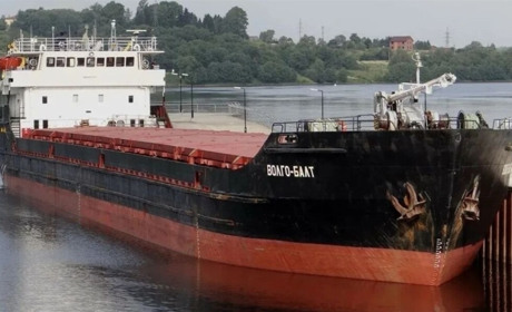 Біля ТОТ Херсонщини затонуло російське судно: перевозило українське зерно