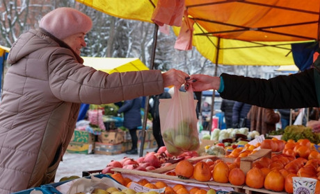 Ціни на м’ясо, овочі та бакалію на ринку 'Урожай' у Звягелі цієї неділі
