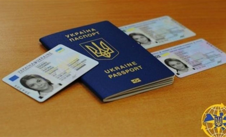 Українці можуть одночасно оформити закордонний та внутрішній паспорти