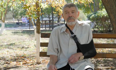 Історія херсонця Бориса Осіпова: під час атаки дронів він рятував людей і сам був поранений