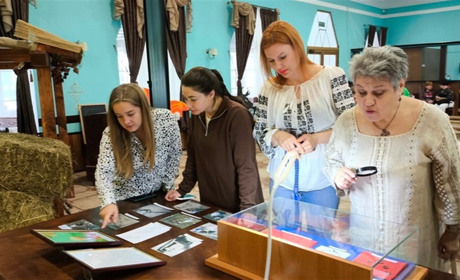 У Переяславі презентували реконструкції давньоруської золотної вишивки