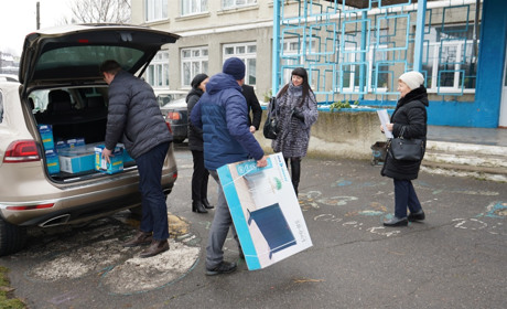 У Кремінну доставлено допомогу для переселенців. Скільки наразі там проживає людей