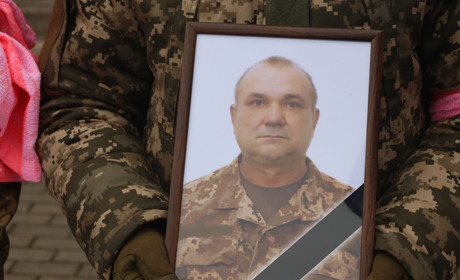 В Смілі провели в останню путь воїна та захисника Олега Задворова
