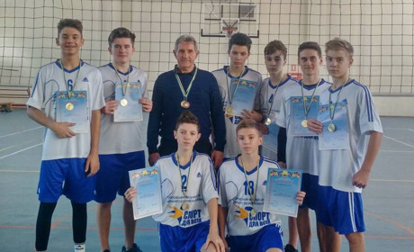 Волейболісти Покровська здобули «золото» і «бронзу»