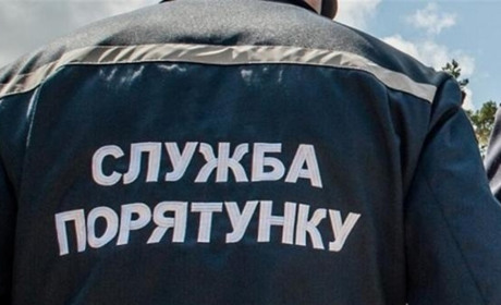Корюківські рятувальники допомогли старенькій жінці, яка не змогла відчинити двері