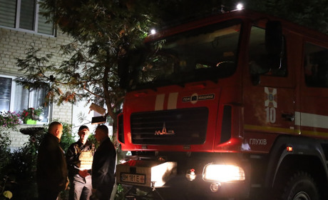 У Глухові сталася пожежа в багатоповерхівці на Ціолковського. Що відомо на даний момент