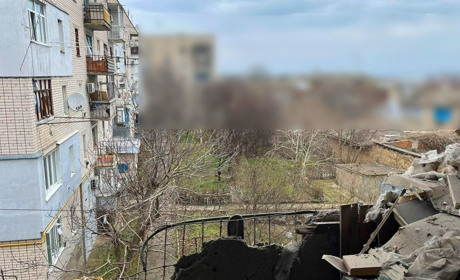 Ворожі обстріли Херсонщини: пошкоджені житлові будинки, автівки, АЗС