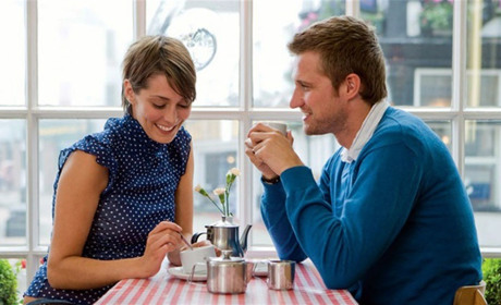 Як вигідно купувати подарунки до весняних свят