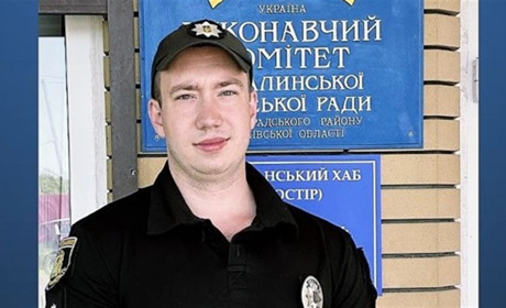 “Прагну підвищити довіру до поліції”. Історія поліцейського Олексія Загваздіна з Наталиного