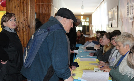 Выборы в Мелитополе: участки открылись вовремя, но людей пока мало