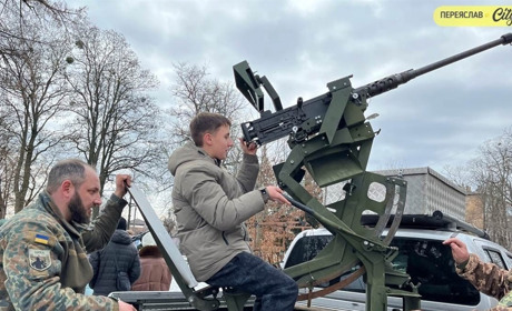 Бійці Добровольчого формування громади розповіли школярам Переяслава про свою службу