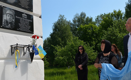 У Безуглівці та Талалаївці відкрили меморіальні дошки на честь полеглих захисників України