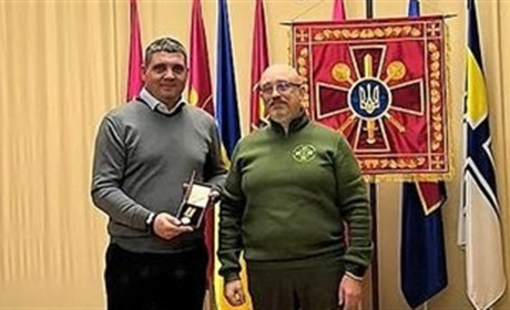 Лідерів агробізнесу Віталія Шакеля та Олександра Ярему нагородив міністр оборони України