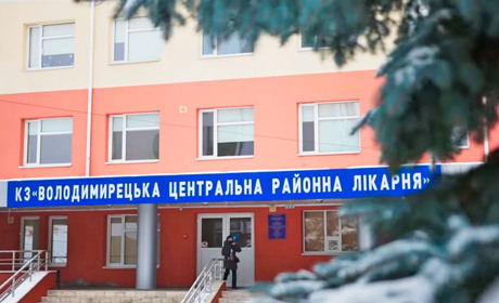 У Володимирці медики нові підвищені зарплати ще не отримали. Що каже головний лікар Іван Караїмчук?