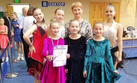 Вихованки ансамблю «Колорит» здобули переможні місця у змаганнях зі спортивного та бального танцю