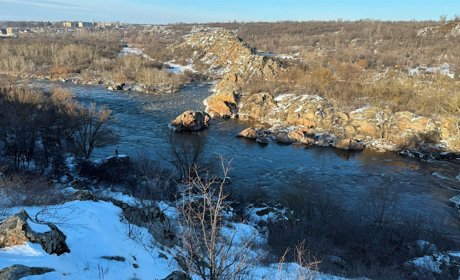 Засніжені схили та бурхливі Бузькі пороги: фотоальбом на межі зими та весни