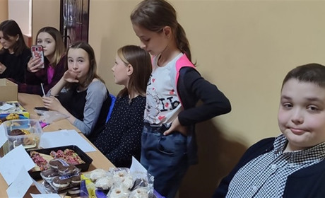 Замість останнього дзвоника у Фастівському ліцеї № 5 провели благодійний ярмарок