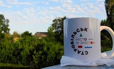 У Старобільську окупанти продовжують "віджимати" майно, а місцеві незадоволені життям