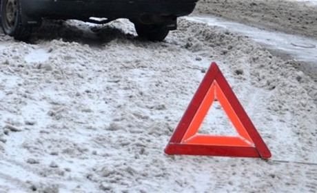 У селищі Борова автомобіль збив жінку