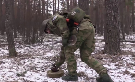 На півночі Київщини мінують дороги та лісосмуги