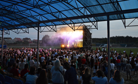 Вперше в Сарнах: як зустрічали відомих виконавців на Amber Fest