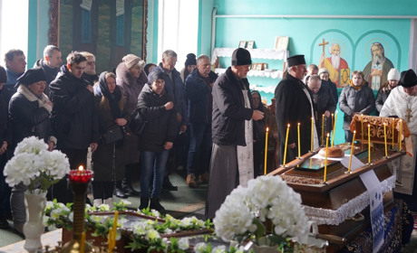 Болюча втрата. У Лісогірці провели в останню путь захисника Володимира Рикуна