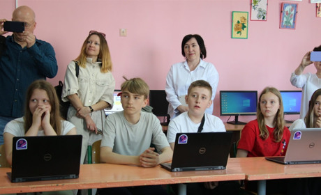 Учні отримають атестат України та Канади: у Дрогобицькій гімназії №10 відкрили IT-лабораторію