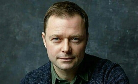 Відомий актор родом з Херсонщини переказує привіт землякам. Вважає, що в Україну не пустять