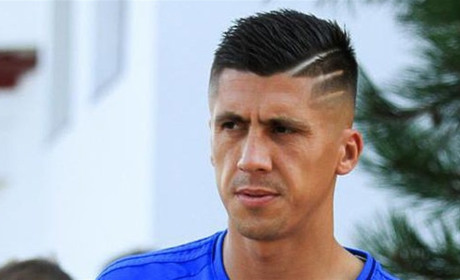 Щитки в цветах украинского флага разозлили российских фанов и прославили футболиста из Мелитополя 