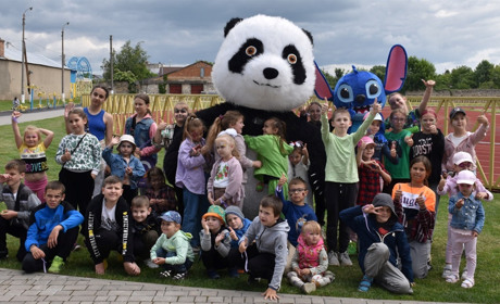 Яскраве дитяче свято у Старокостянтинові: «Місце зустрічі — Країна Дитинства»