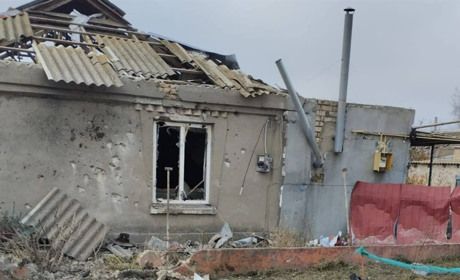 Армія рф на Херсонщині поцілила по житловим будинкам, адмінбудівлі, автобусам та автівкам
