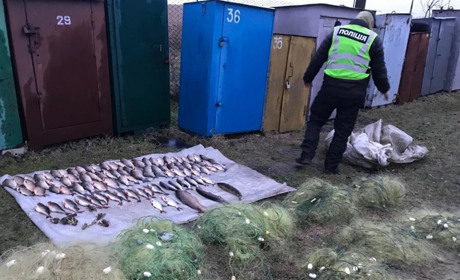 Під Херсоном правоохоронці виявили браконьєрів — ловили рибу в природному парку