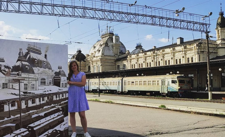 Триметровий вокзал у первісному вигляді зобразила Наталя Вусик у Жмеринці