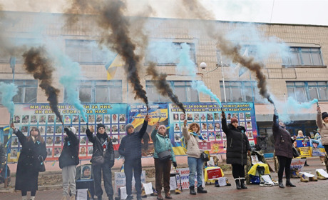 «Ми віримо і чекаємо»: у Жмеринці щонеділі проходить акція на підтримку безвісти зниклих