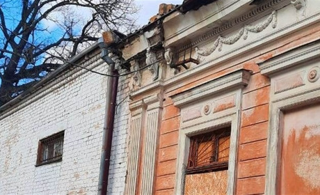 На Херсонщини російські терористи поцілили у житлові будинки та критичну інфраструктуру