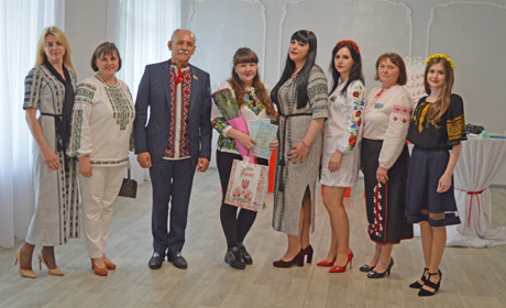 У Переяславі новонародженим двійнятам подарували вишиванки