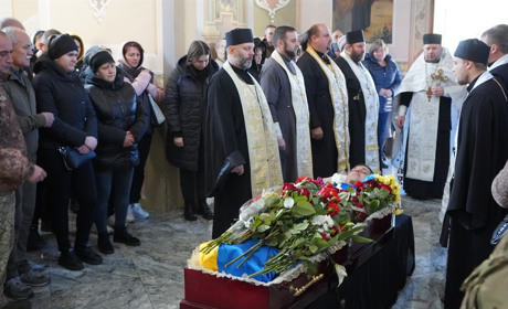 Без батька залишилася піврічна донька: у Переяславі попрощалися з молодим воїном Богданом Янутою