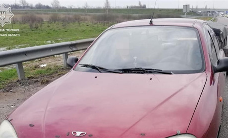 Чотири автомобілі, що перебувають у розшуку, виявили патрульні на Житомирщині